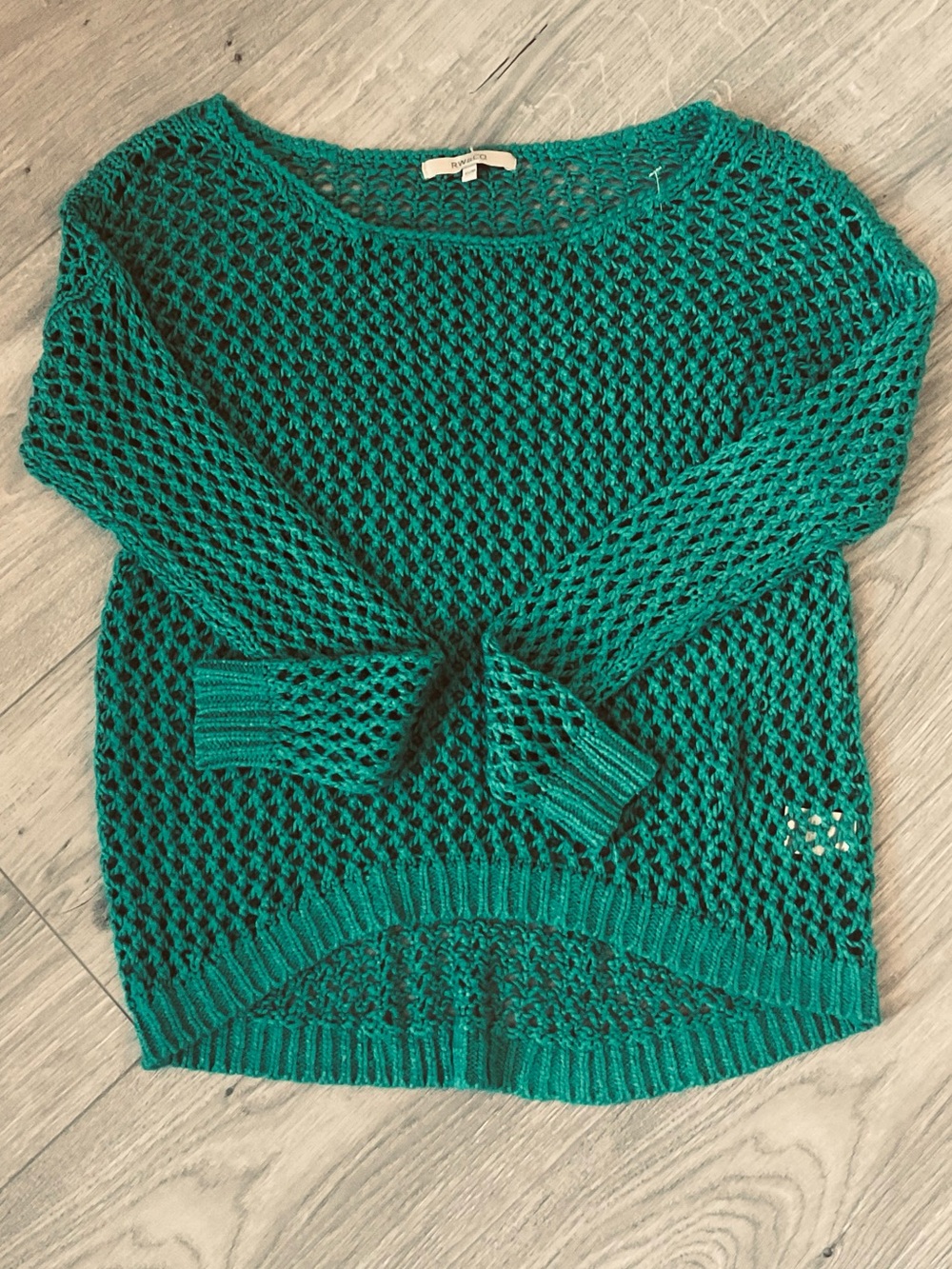 **RW&CO.***Green Open-Weave Scoop Neck Sweater with Drop Sleeves.